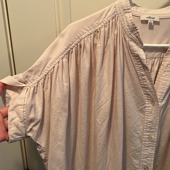 💢SOLD💢 Wilfred Ruched button up top - Picture 2 of 4